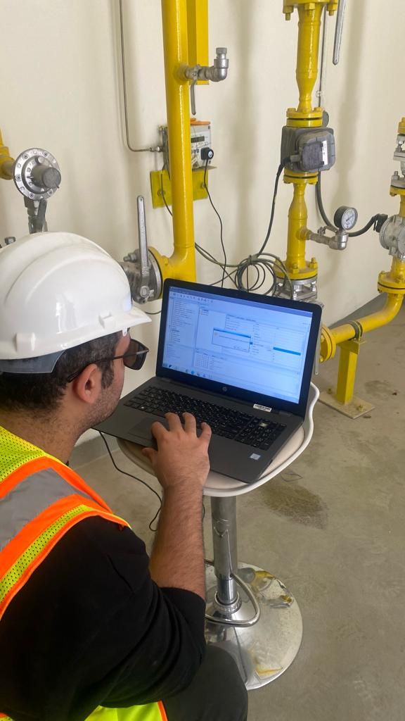 Field configuration using a laptop at a gas installation